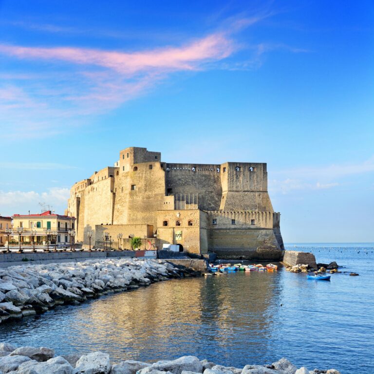 Da Castrum Lucullanum a Castello Marino a Castel dell’Ovo