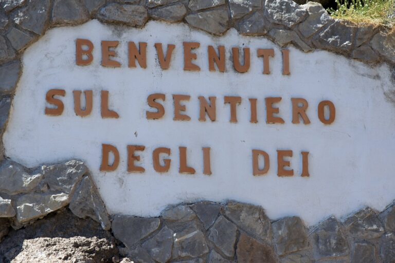 Il Sentiero degli Dei, un solo itinerario, tante suggestioni