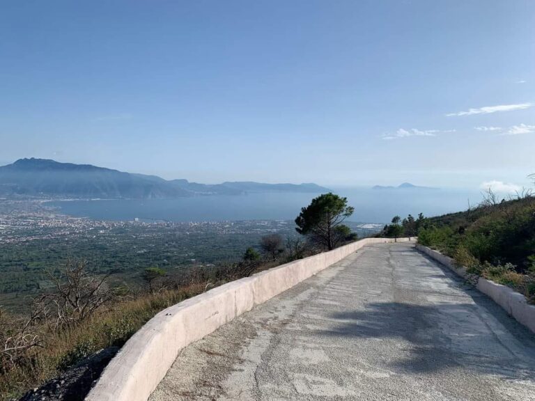 Vesuvio:  Trekking e Biking lungo il sentiero n.6 denominato “Lungo la Strada Matrone”