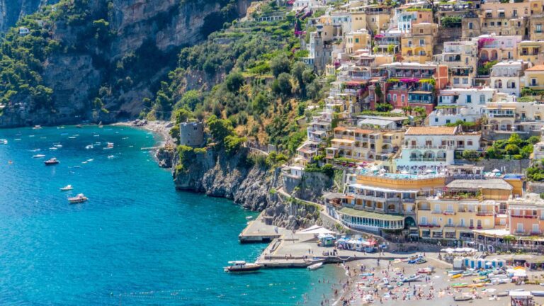 Le migliori spiagge della Costiera Amalfitana: dove andare e cosa fare