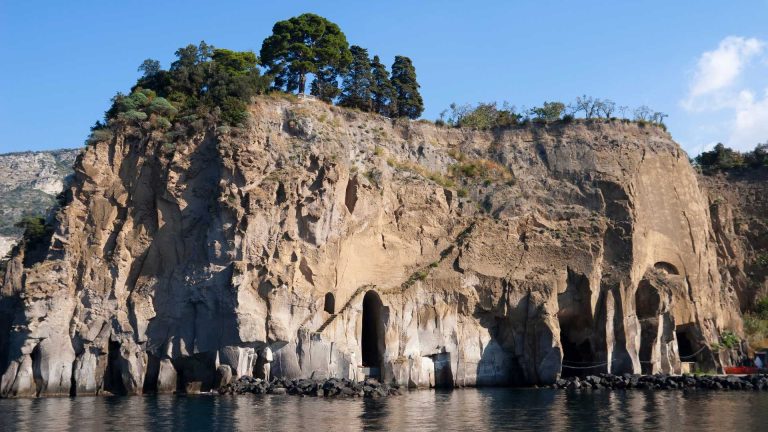 Escursioni tra le grotte marine della Costiera Sorrentina