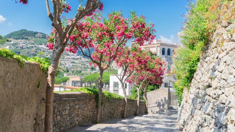 Itinerario a piedi tra le ville storiche di Ravello