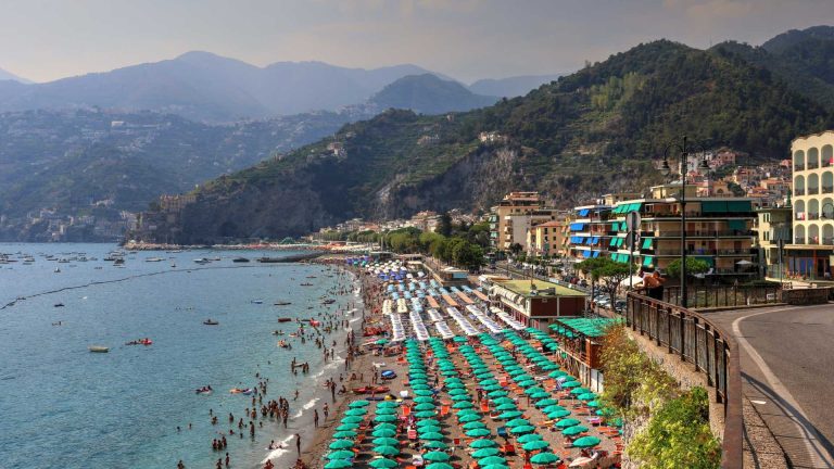 Consigli per visitare le spiagge più famose della Costiera senza stress