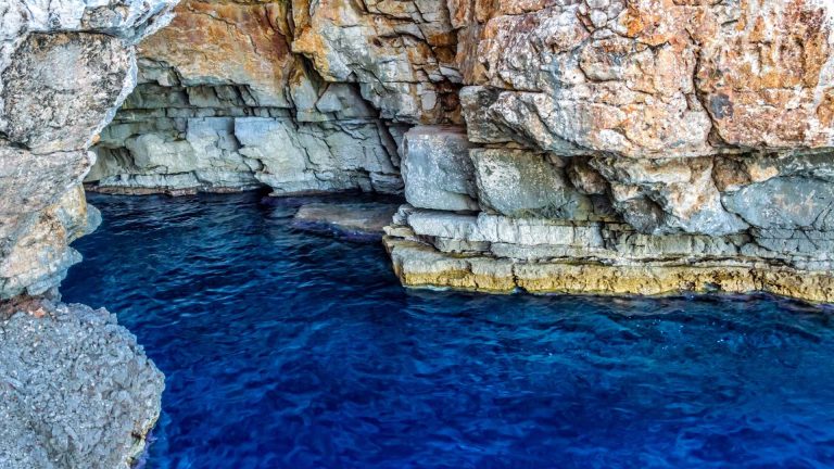 Escursioni tra le grotte marine della Costiera Amalfitana