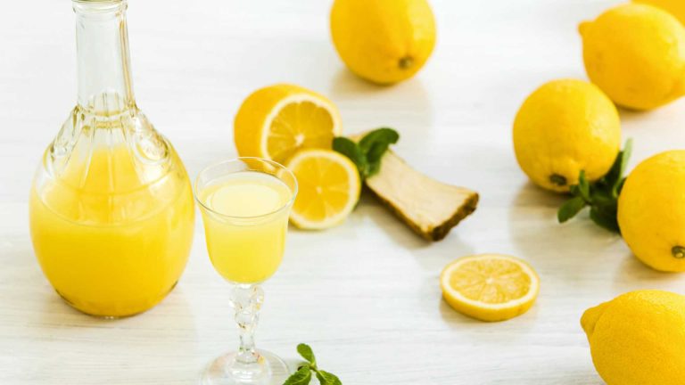 Il limoncello della Costiera Sorrentina: storia e tradizione