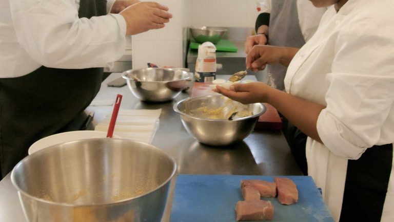 Scuole di cucina in Costiera Sorrentina: impara a cucinare come un locale