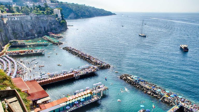 Spiagge della Costiera adatte alle famiglie: le migliori opzioni