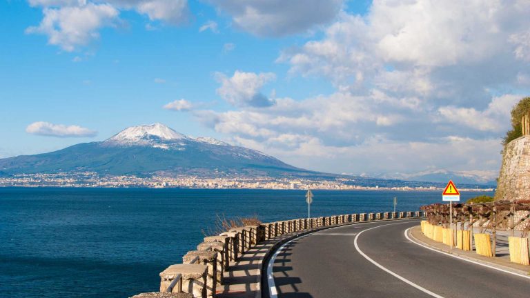 La domenica mattina a Sant’Agnello: mercato, caffè e vista sul Vesuvio