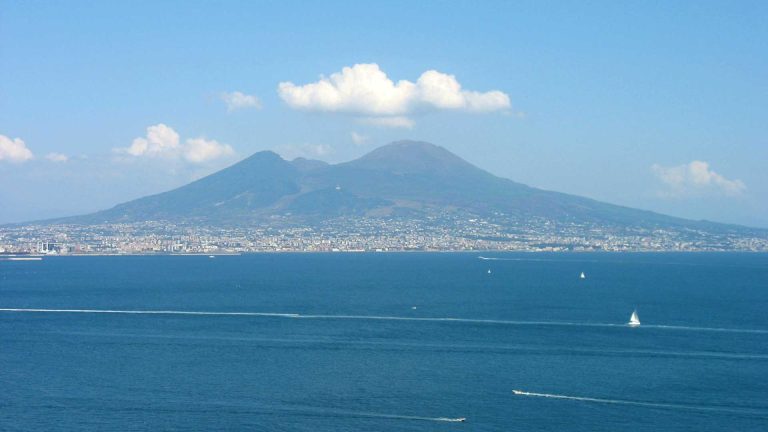 Tramonti e il vino del Vesuvio: viaggio tra le vigne in collina