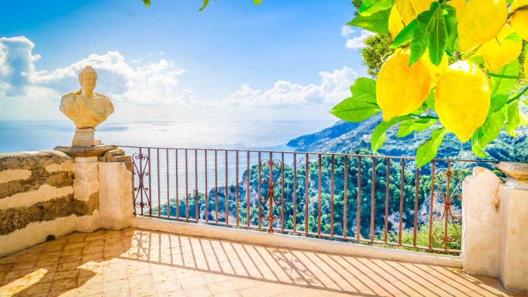 I profumi della Costiera: limoni, mirto e macchia
