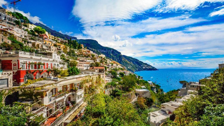 Positano tra taranta e piano-bar: il programma di Vicoli in Arte 2025 da agosto a settembre