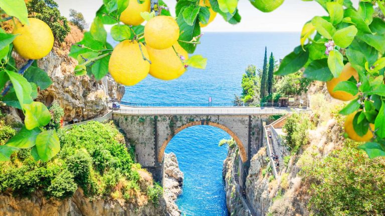 Furore e il tuffo dal fiordo: l’adrenalina della Red Bull Cliff Diving