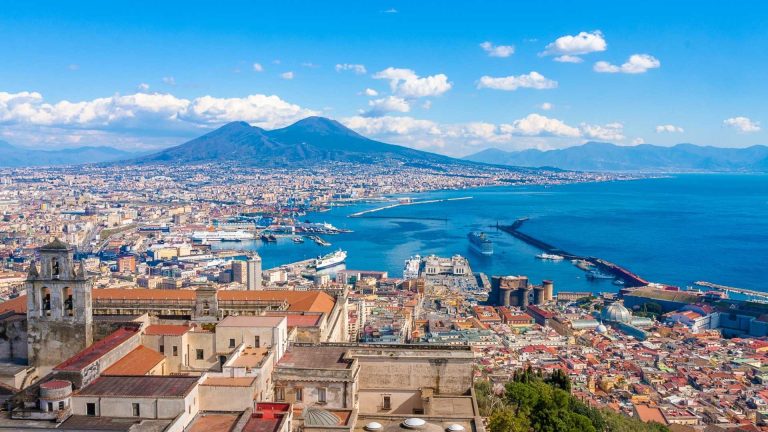 Vesuvio sotto le Stelle 2025: l’emozione di camminare al tramonto