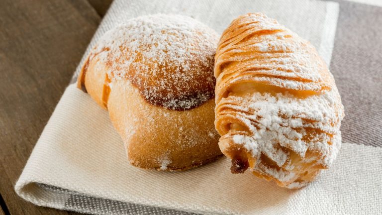 Conca dei Marini e la Sfogliatella Santa Rosa: la leggenda del dolce tra cielo e mare
