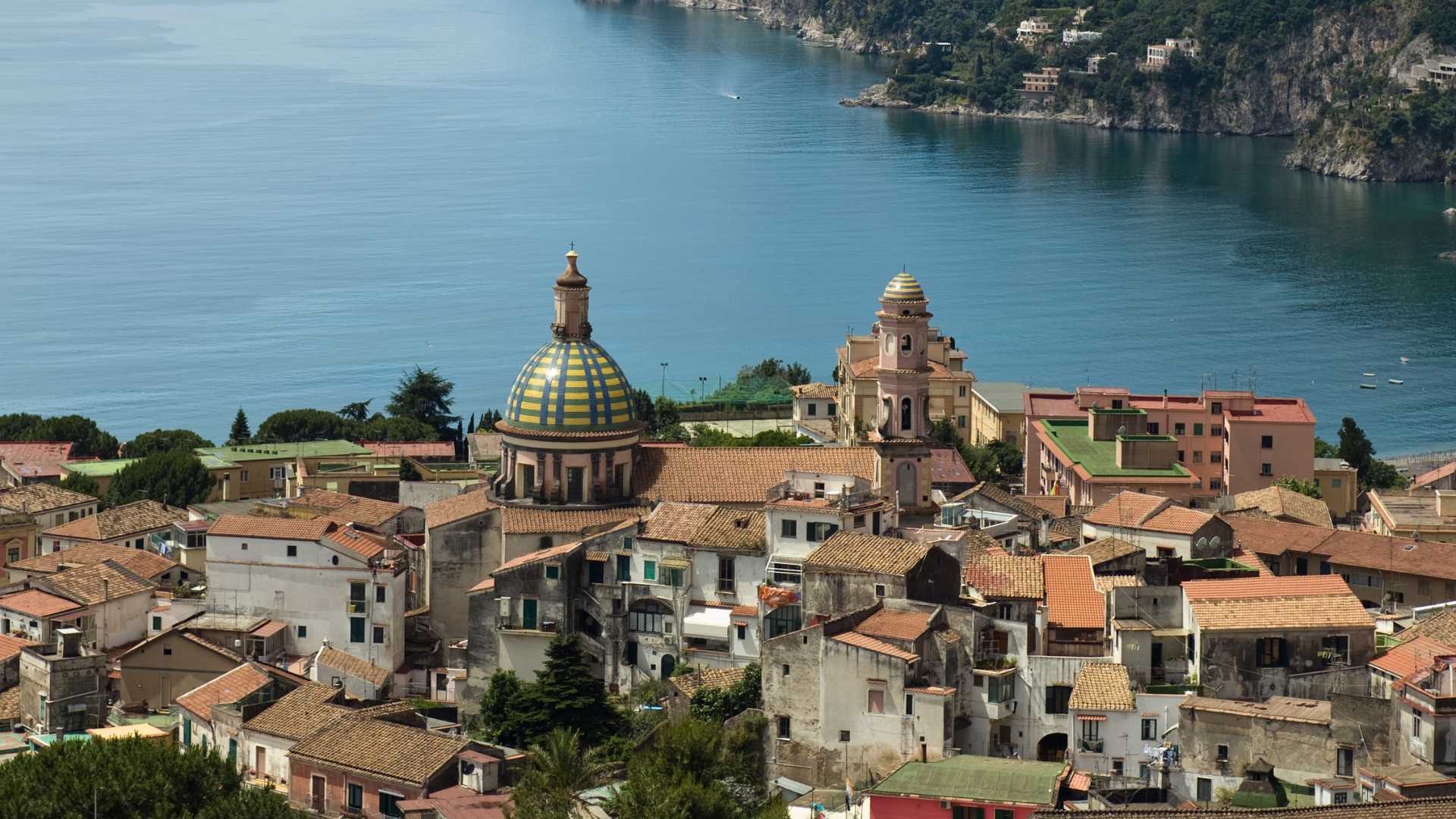 La cupola maiolicata di San Giovanni Battista a Vietri