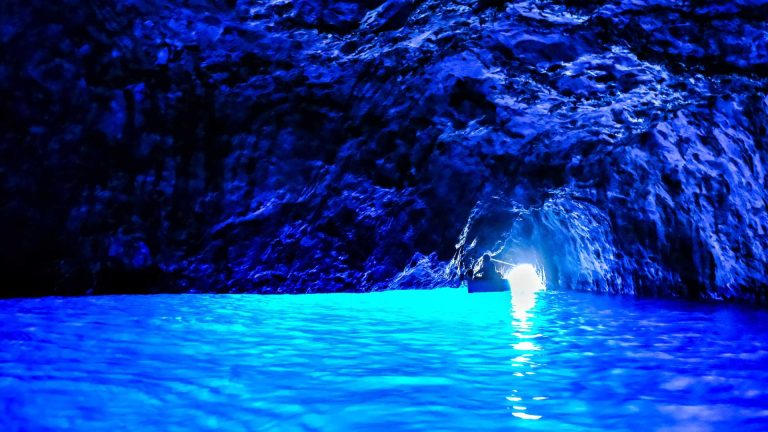 La Grotta dello Smeraldo: colori e mistero sotto Conca dei Marini