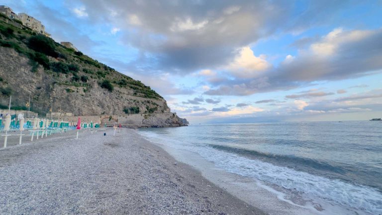 Maiori e il lungomare più lungo della Costiera: passeggiata vista mare