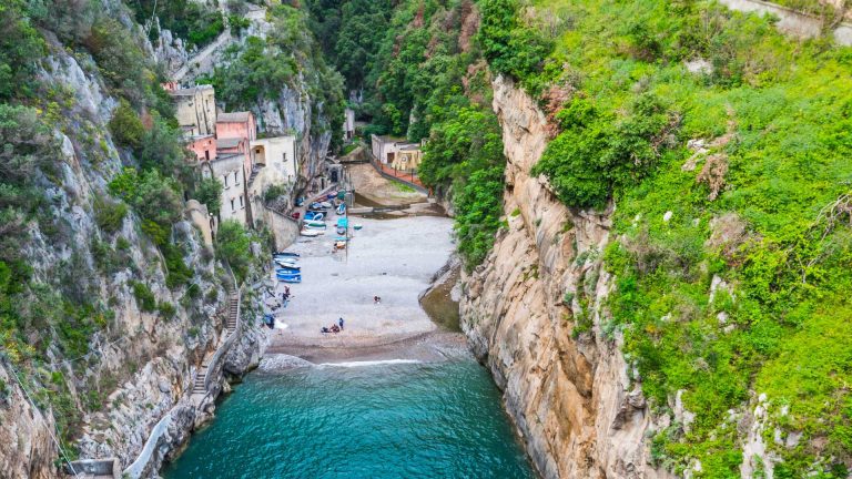 Fiordo di Furore: guida pratica tra mare, scale e punti panoramici