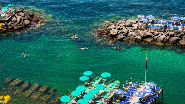 Stabilimenti balneari panoramici in Costiera Sorrentina
