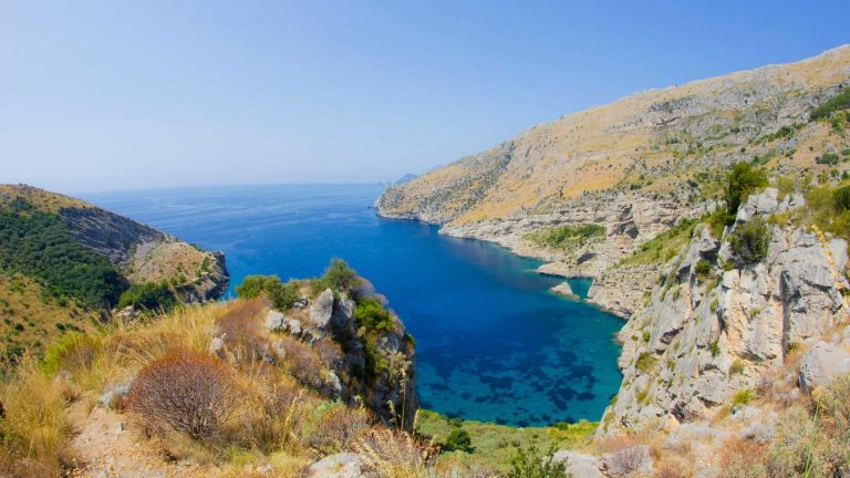 Spiagge libere in Costiera Sorrentina: dove andare e cosa sapere