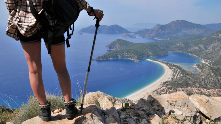 Trekking al tramonto in Costiera Amalfitana: percorsi e sicurezza