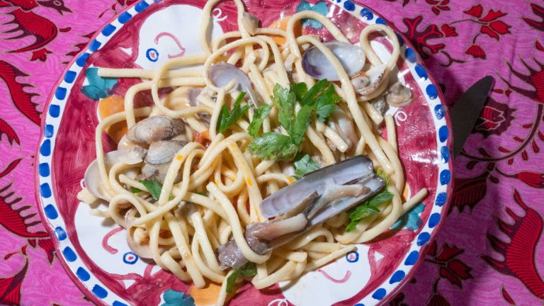 Cosa mangiare ad Amalfi tra mare, limoni e dolci storici