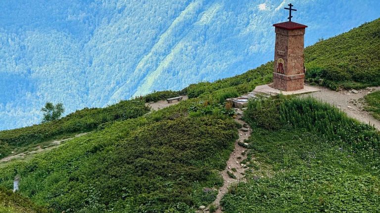 Trekking tra santuari e cappelle panoramiche in Costiera Sorrentina