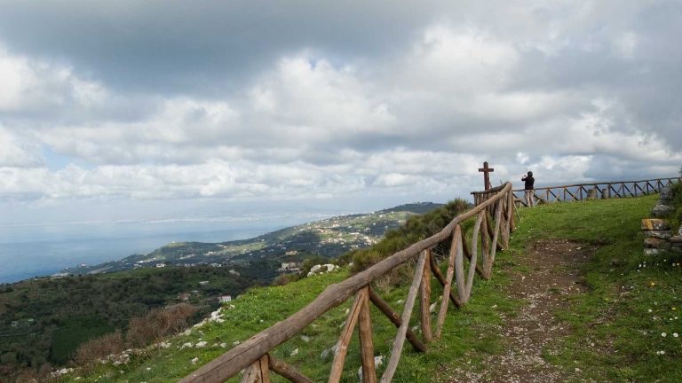 Da Torca al Fiordo di Crapolla: trekking tra scale e mare