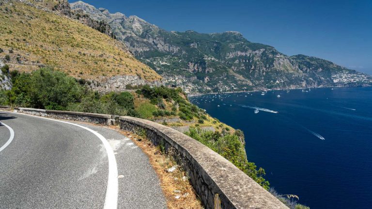 Noleggio scooter in Costiera Amalfitana: pro, contro e sicurezza
