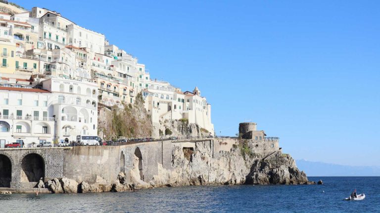 Costiera Amalfitana in autobus: linee principali e suggerimenti
