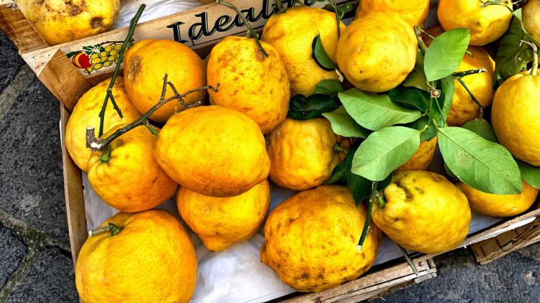 Mercati rionali e botteghe tipiche in Costiera Sorrentina