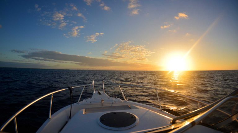 Esperienze in barca al tramonto tra Sorrento e Massa Lubrense