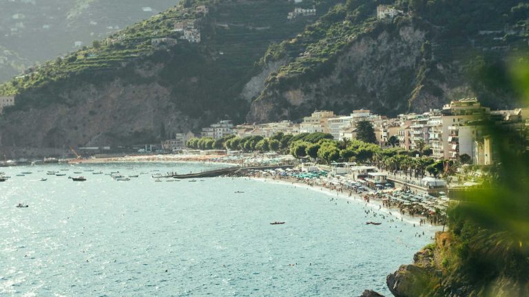 Arrivi tardi a Napoli? Come organizzare la prima notte prima della Costiera