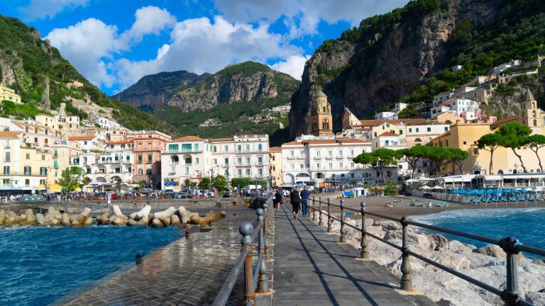 Come andare in Costiera Amalfitana da Napoli senza auto