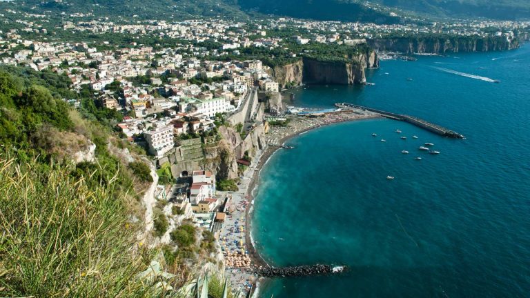 Dormire a Meta di Sorrento con bambini: le zone più semplici per mare e spostamenti