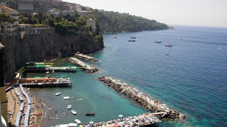 Costiera Sorrentina in 5 giorni per chi ama il mare: spiagge, marine e calette facili