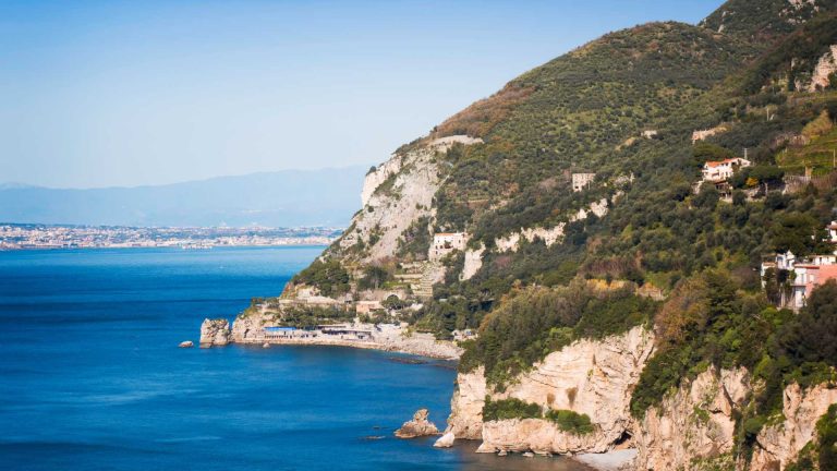 Cosa vedere a Sant’Agnello in un giorno: itinerario a piedi tra centro e mare