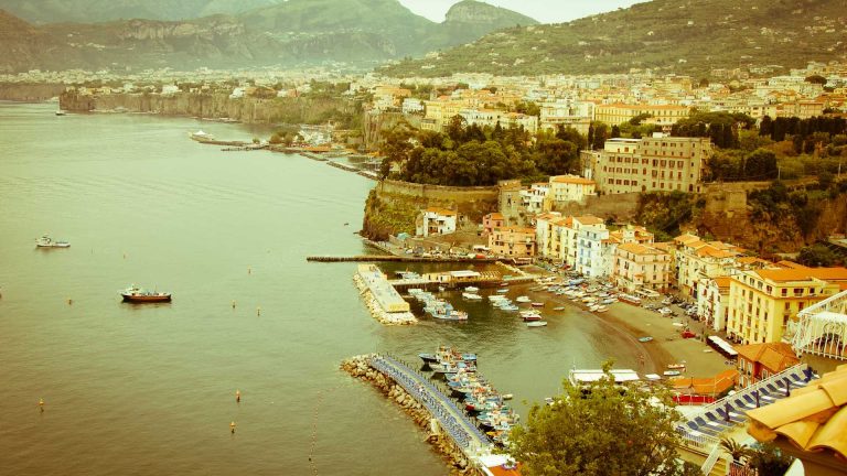 Piano di Sorrento o Sorrento: quando conviene dormire fuori dal centro più turistico 