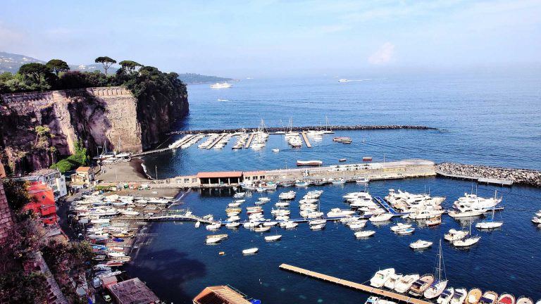 Dormire a Piano di Sorrento low cost: come trovare la base giusta senza isolarti