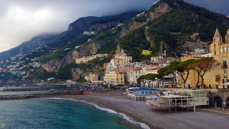 Spiagge della Costiera Amalfitana con meno scale: guida per famiglie