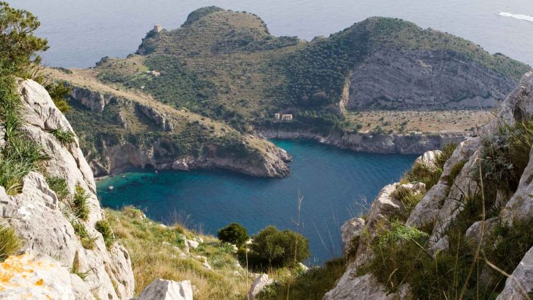 Marina del Cantone o Baia di Ieranto: quale scegliere in base al tipo di giornata
