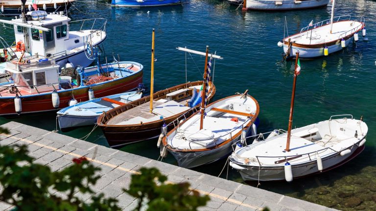 Come arrivare a Marina della Lobra e dove parcheggiare senza complicarti la giornata