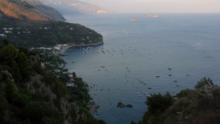Marina del Cantone con bambini: conviene per una giornata in famiglia?