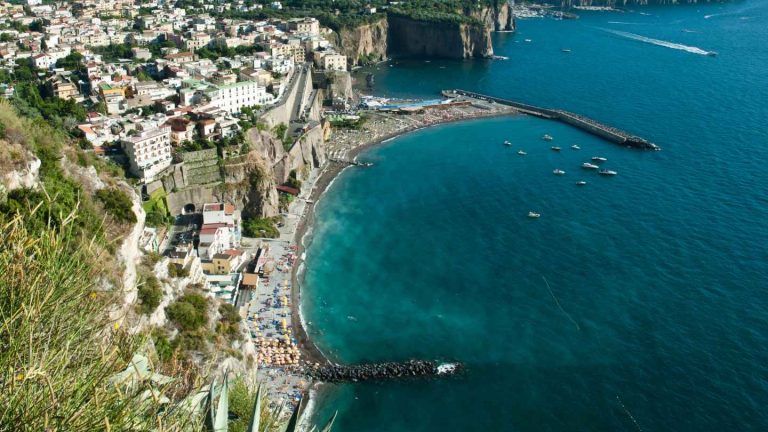 Vico Equense o Meta di Sorrento: quali spiagge scegliere