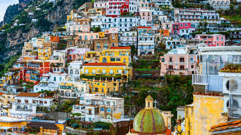 Positano senza spiaggia: chiesa, vicoli e Fornillo