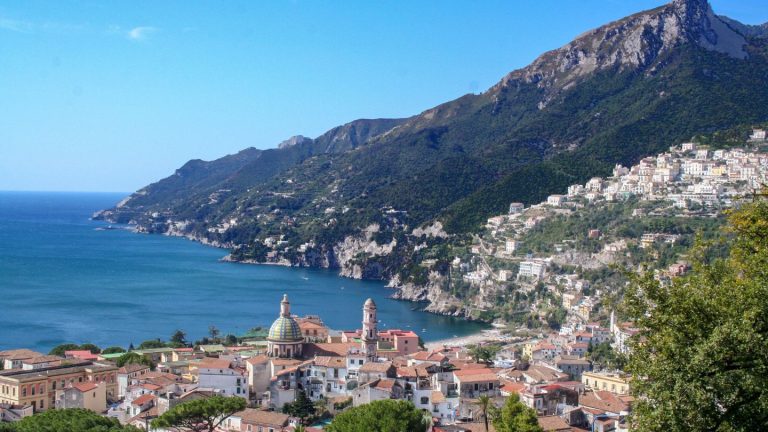 Vietri sul Mare senza auto: ceramiche e primo bagno
