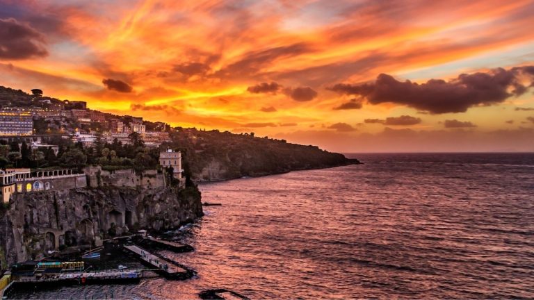 Sorrento, la porta antica che conduce alla Marina Grande